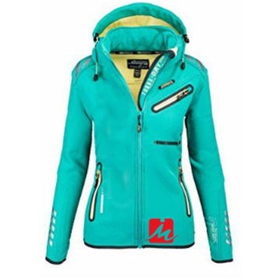 Das mulheres impermeáveis dos revestimentos de Softshell do Spandex do poliéster o revestimento de caminhada exterior Champing