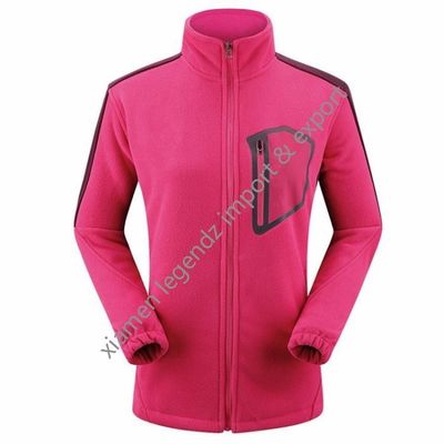 O revestimento clássico do inverno do esporte de Mountainnering para mulheres fecha acima o revestimento grosso do velo do poliéster