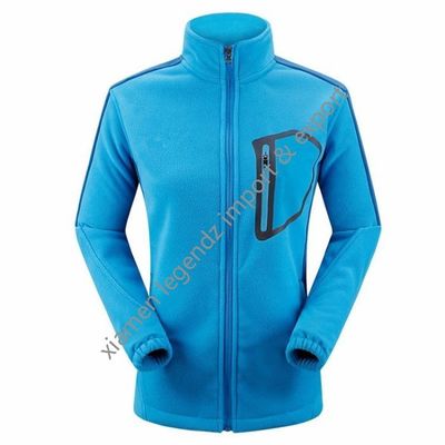 O revestimento clássico do inverno do esporte de Mountainnering para mulheres fecha acima o revestimento grosso do velo do poliéster