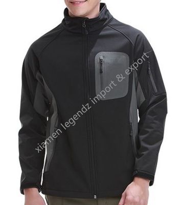 Os revestimentos impermeáveis do inverno do OEM ostentam o revestimento respirável de Softshell da montanha dos homens