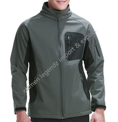 Os revestimentos impermeáveis do inverno do OEM ostentam o revestimento respirável de Softshell da montanha dos homens