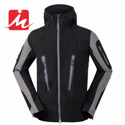 Homens impermeáveis exteriores dos revestimentos de Softshell da montanha que caminham revestimentos do inverno