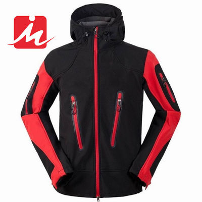Homens impermeáveis exteriores dos revestimentos de Softshell da montanha que caminham revestimentos do inverno